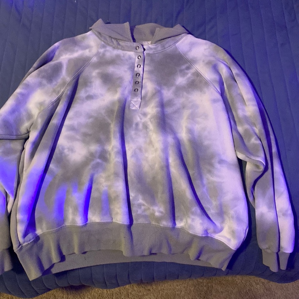brand bke, size medium, color marble of green and white